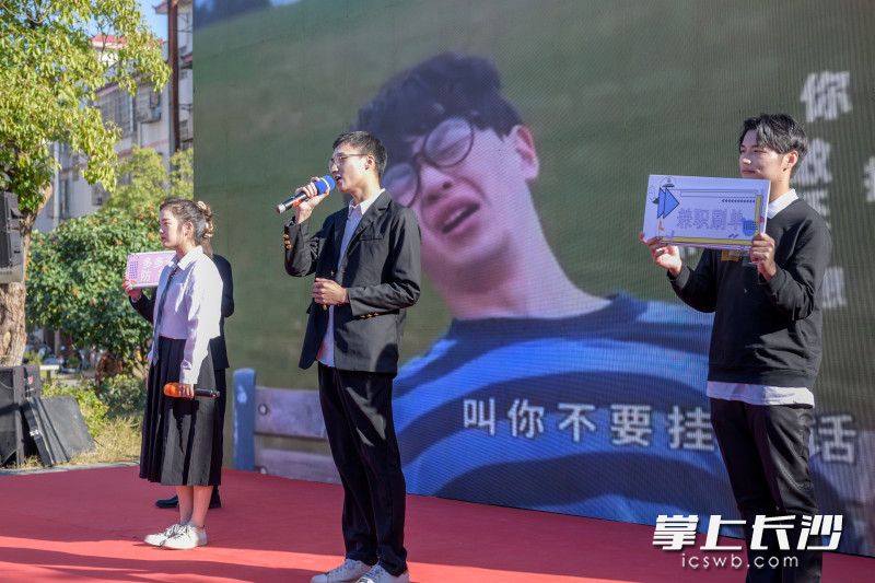  大学生普法志愿者自编自演诙谐幽默的防诈歌曲