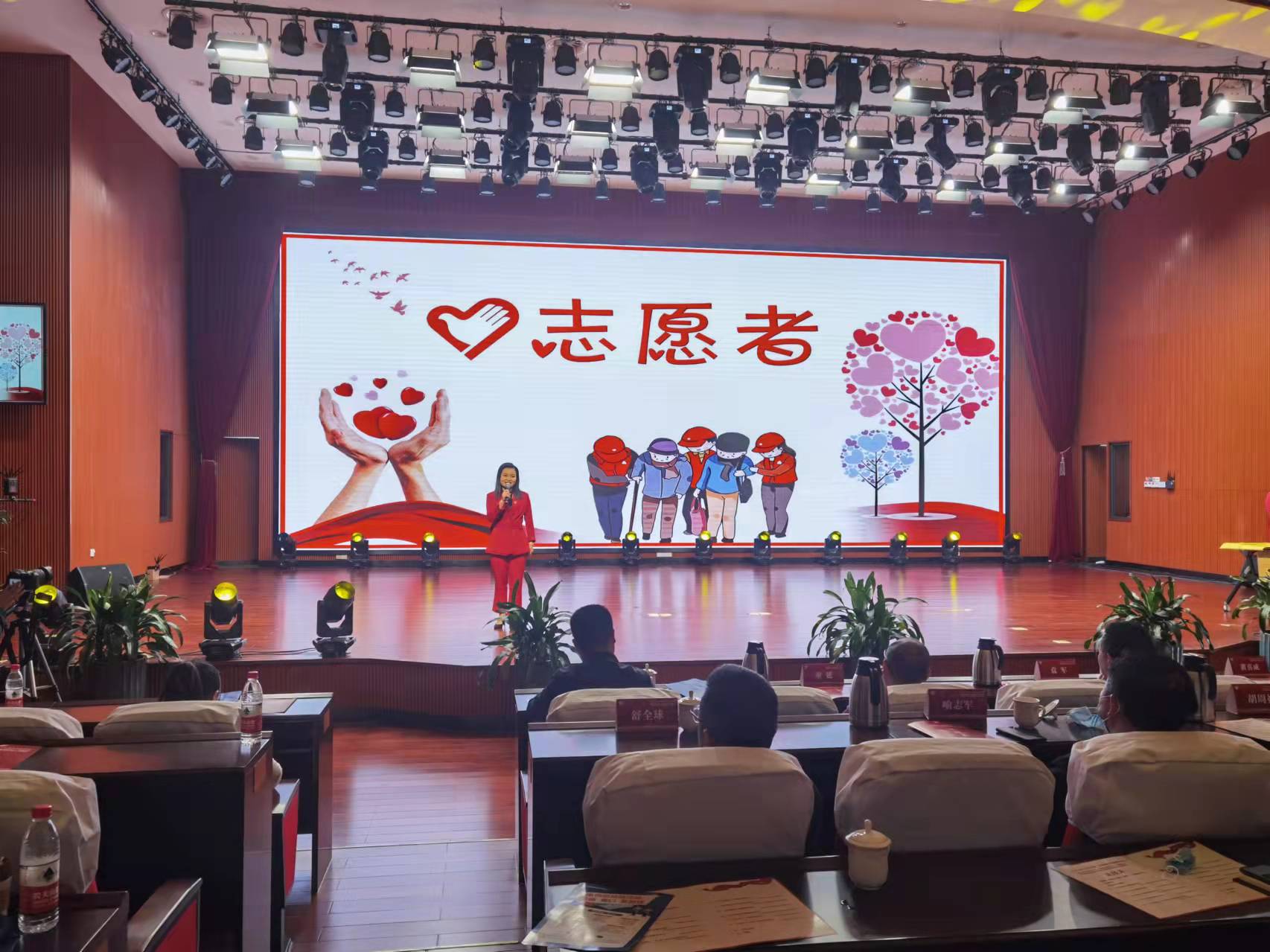望城区首届学雷锋志愿服务项目大赛决赛举行。