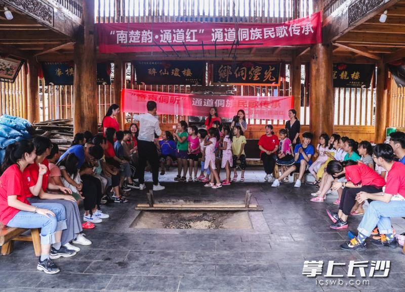 筑梦实践团助力少数民族地区乡村振兴。