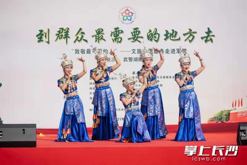 红叶组合带来女声小组唱。均为长沙晚报通讯员 李元锋 摄