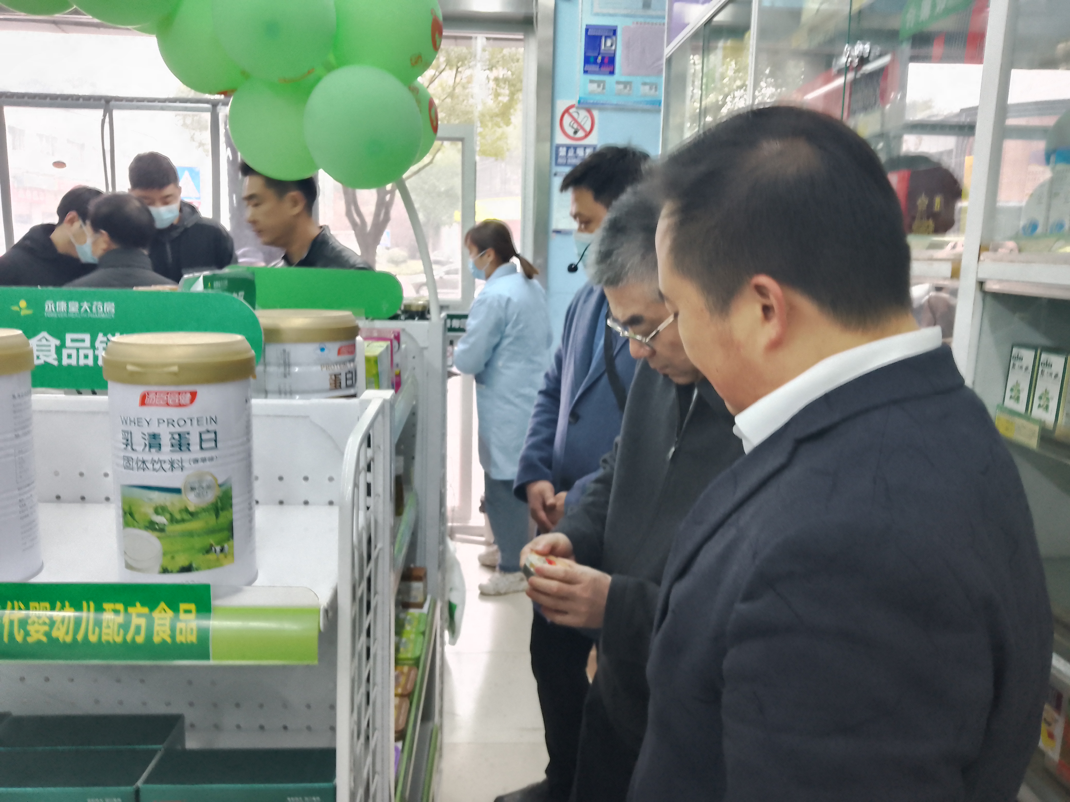 检查发现，永康堂大药房等示范街门店设置了醒目的专区专柜，标示了准确的提示牌。长沙晚报全媒体记者 王斌 摄