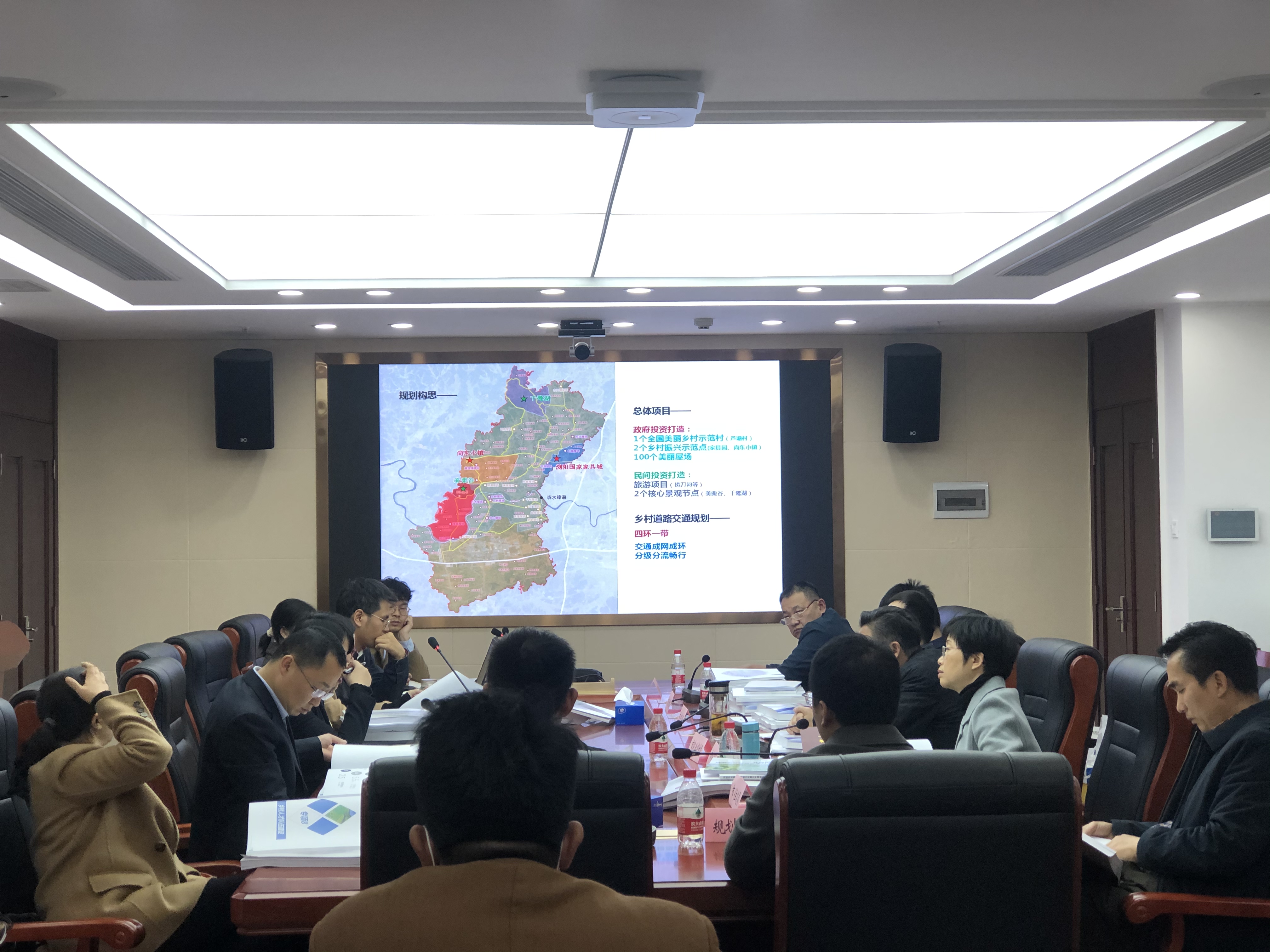 比选现场，21个乡村振兴示范创建乡镇依次登台亮相，并晒出乡村振兴规划，接受评委提问。长沙晚报全媒体记者 钱娟 摄