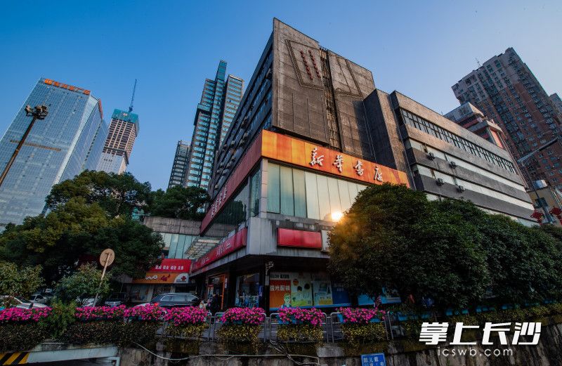 袁家岭新华书店承载着很多长沙人的文化记忆。均为长沙晚报全媒体记者 邹麟 摄