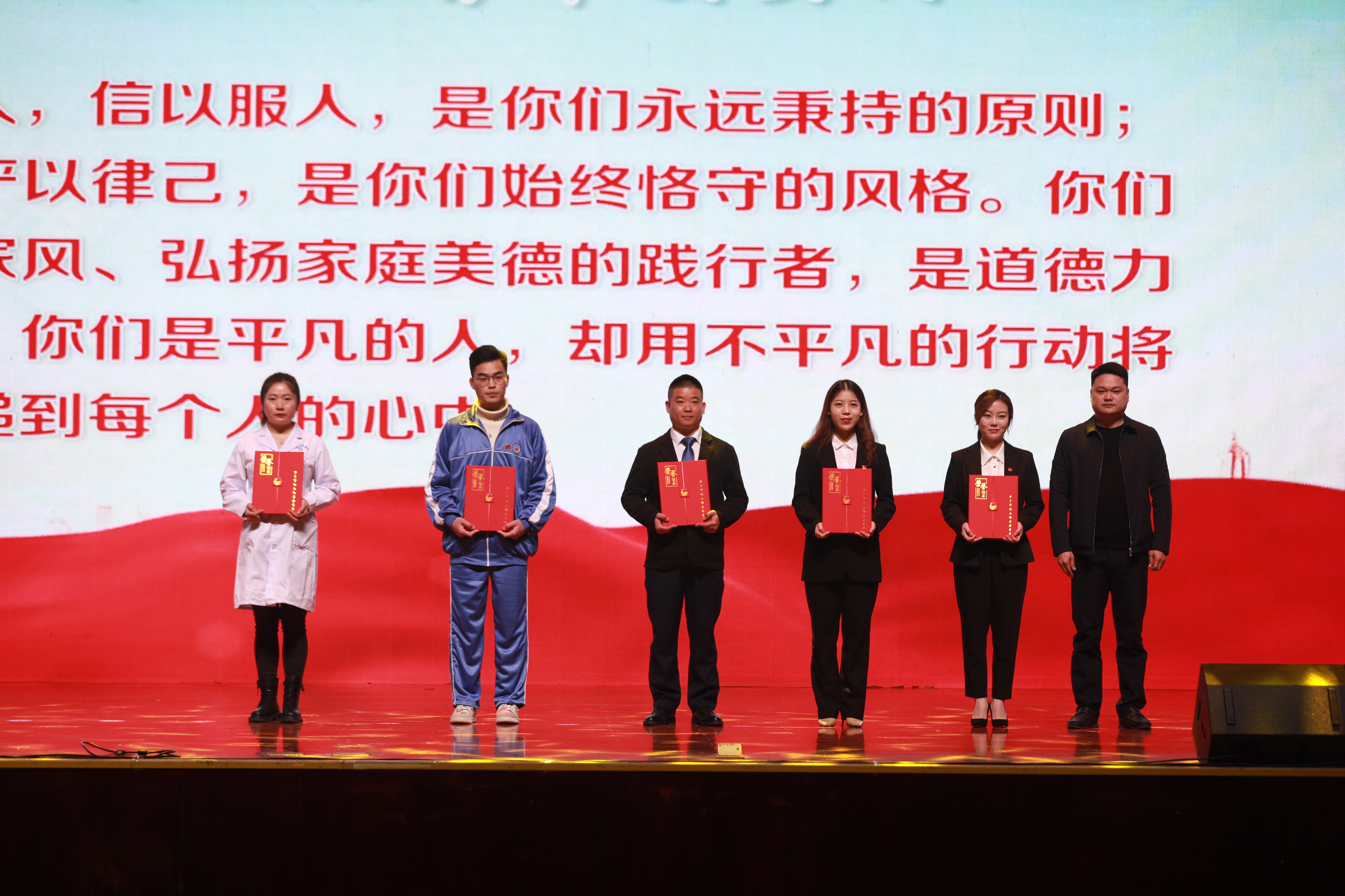 宁乡市表彰新时代好少年、向上向善好青年活动现场。长沙晚报全媒体记者 张禹 通讯员 彭凤 摄影报道