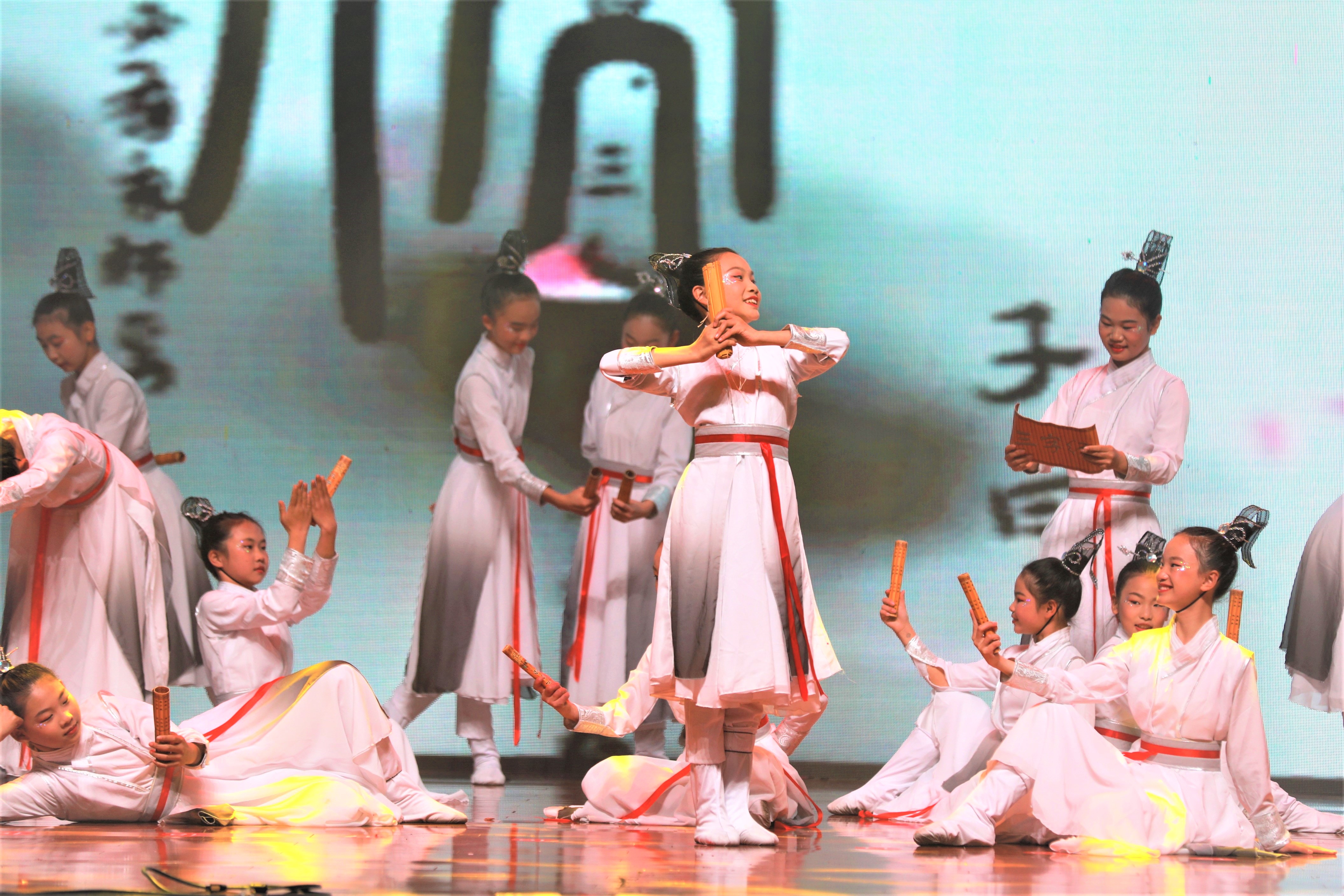 宁乡市表彰新时代好少年、向上向善好青年活动现场，青少年的表演美轮美奂。长沙晚报全媒体记者 张禹 通讯员 彭凤 摄影报道