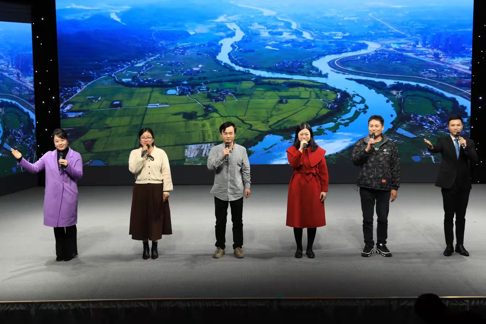 英语、日语、法语、韩语、宁乡方言和普通话向世界推介宁乡，令人耳目一新。