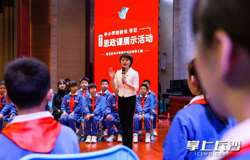 生动的思政课，以故事小切口入手，用视频等多媒体形式，精心育人润物无声。