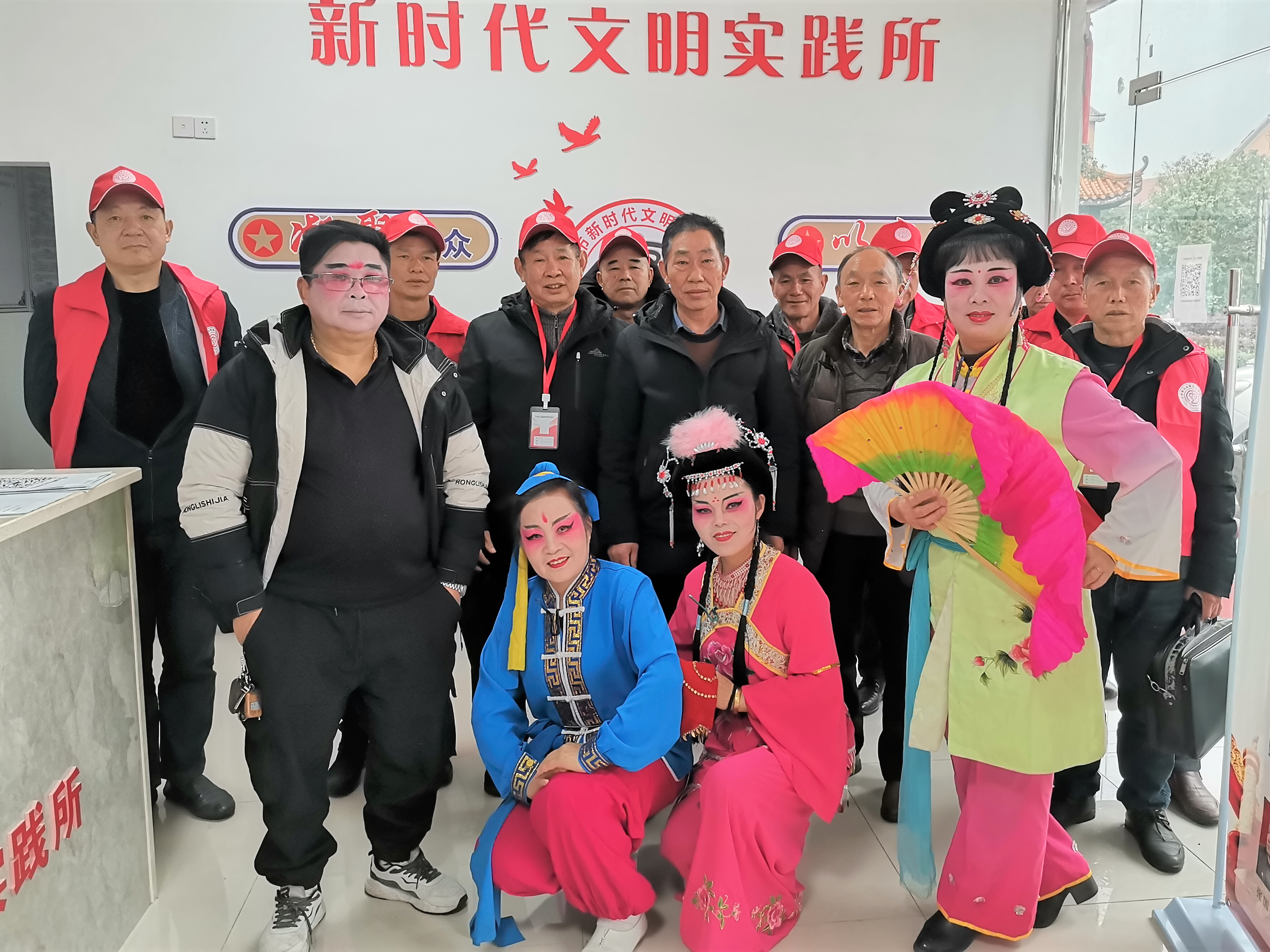 在宁乡市大成桥镇，社会贤达广泛参与移风易俗、文明劝导、社会禁毒等工作。长沙晚报全媒体记者 张禹 摄