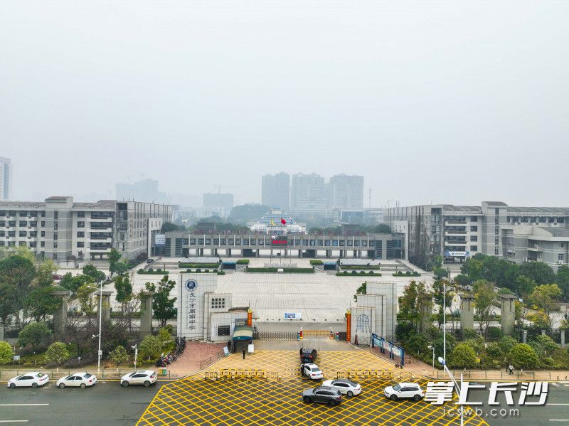 长沙市周南中学始建于1905年，是首批湖南省示范性普通高级中学。