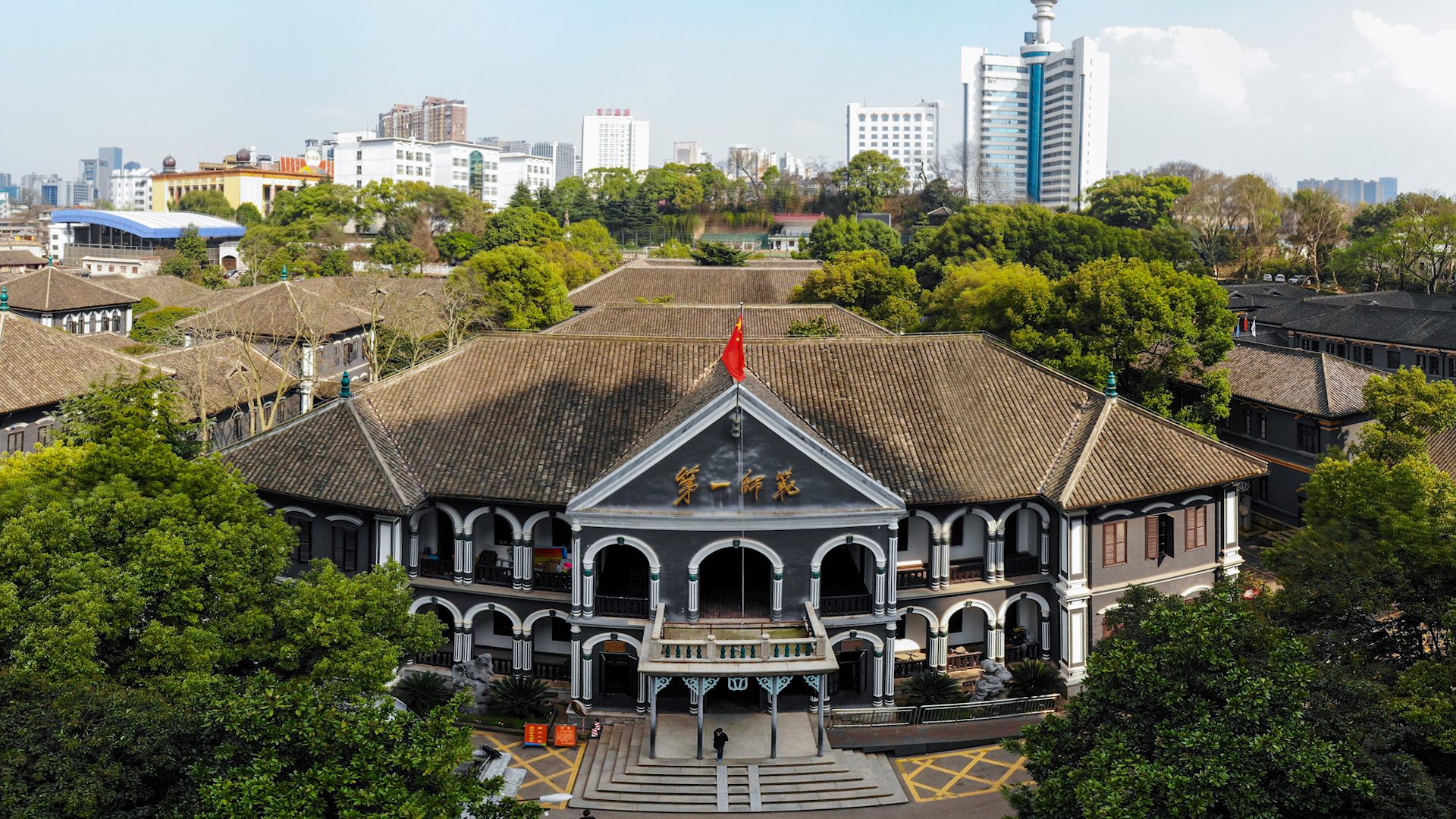 毛泽东在湖南第一师范结识了一批志同道合之士。