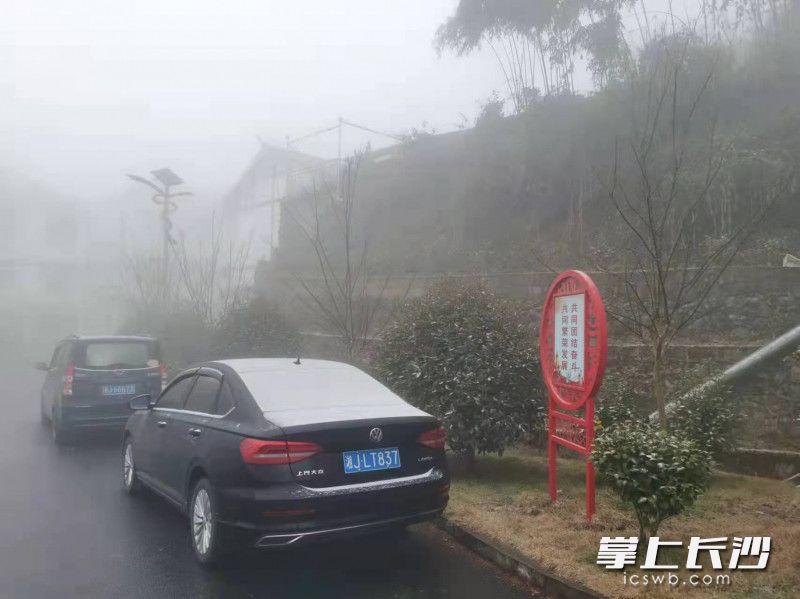 常德石门县东山峰下雪了。均为通讯员 陈旦明 陈振法 刘钰洁 摄