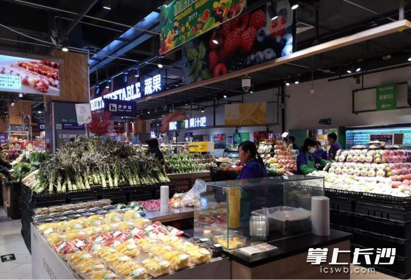 天心区各商场超市有序经营，供应得到保障。均为长沙晚报全媒体记者 王斌 摄