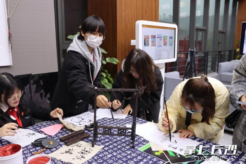 湖南工商大学举行“承·融·创”湖湘地名文化展。均为通讯员供图