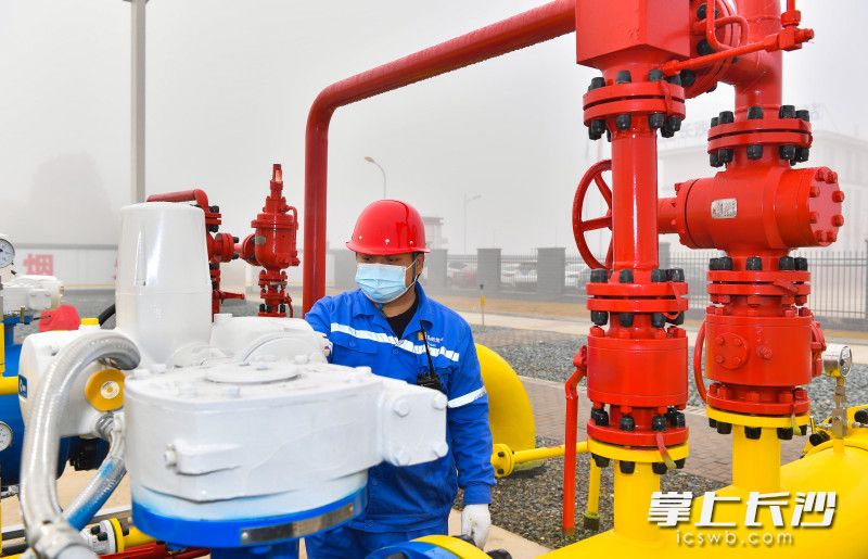 经过各环节的安全检查后，长沙华润燃气望星门站正式投产送气。