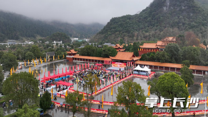 开幕式设在舜帝陵