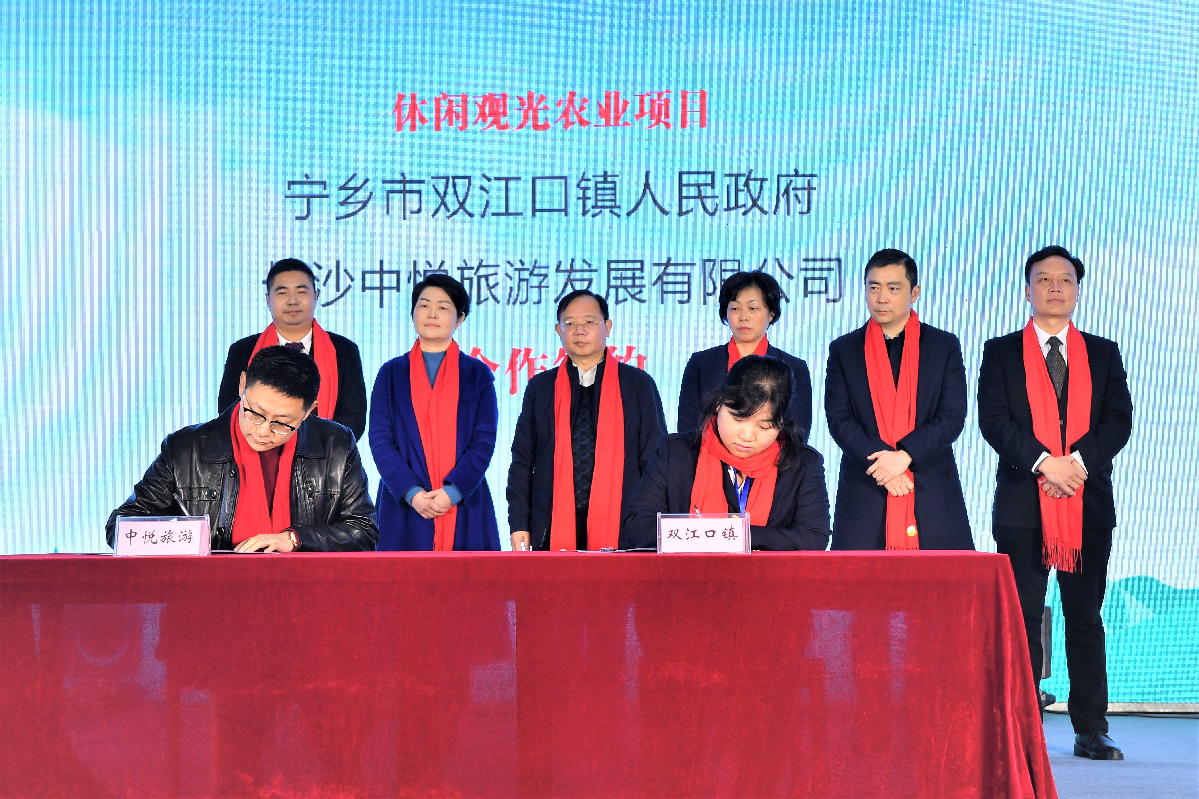 宁乡市双江口镇全力打造“现代农旅示范区、乡村振兴样板区”，中悦旅游和该镇签订休闲观光农业项目。长沙晚报全媒体记者 邹麟 摄