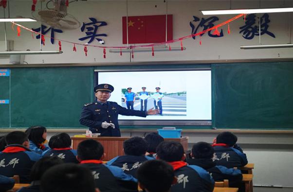 交通安全知识课堂现场。朱德军 供图