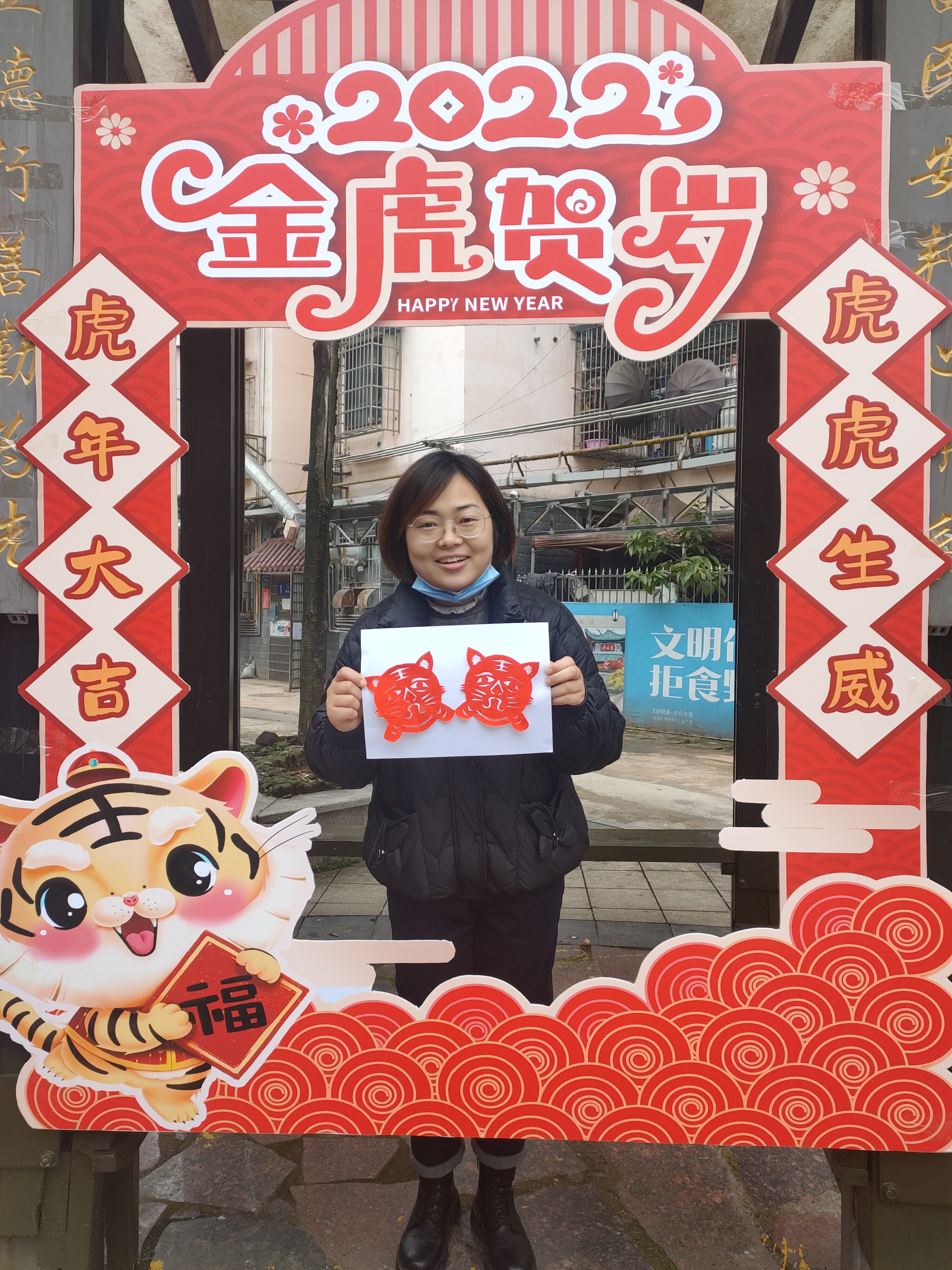 与萌虎剪纸同个框，“年味大集”既传统味浓郁又新意十足。   长沙晚报通讯员  王文静  摄