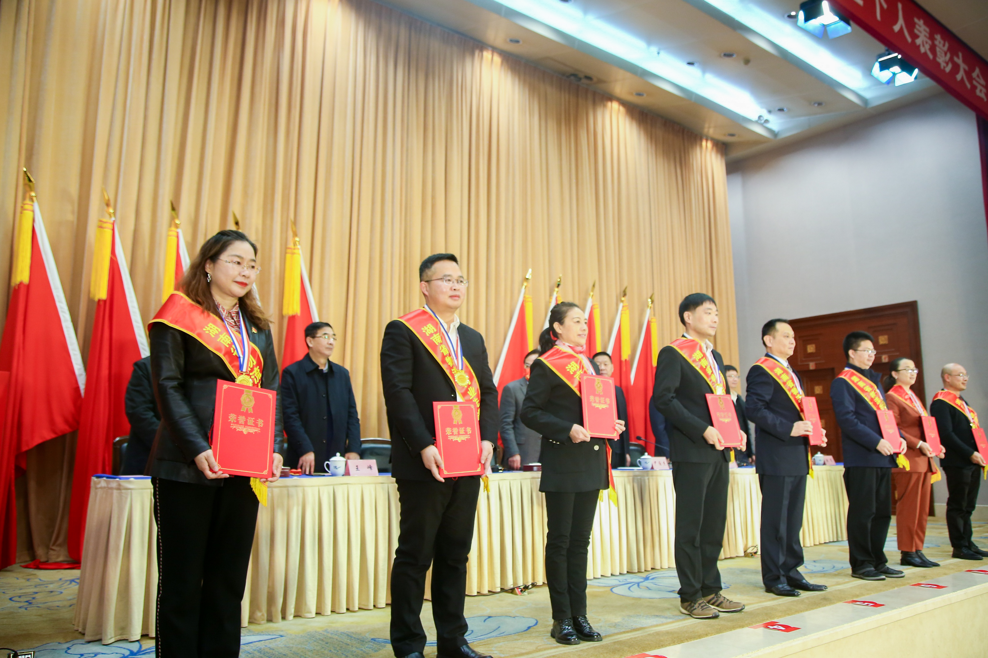 先进个人代表。