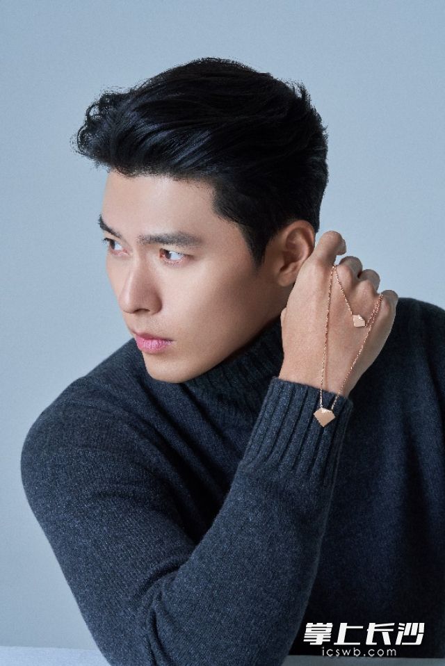 玄彬 Project K 系列以折纸形态模拟人生百态，每个款均刻有玄彬专属字印，以及他的人生格言‘That’s life’