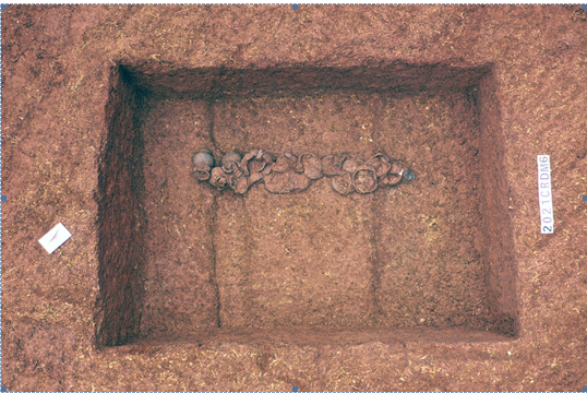 地质中学内的汉代墓葬。 地质中学内的汉代墓葬。