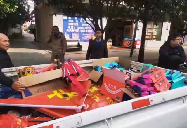 违规烟花爆竹被查处。长沙晚报通讯员 黄憬 供图