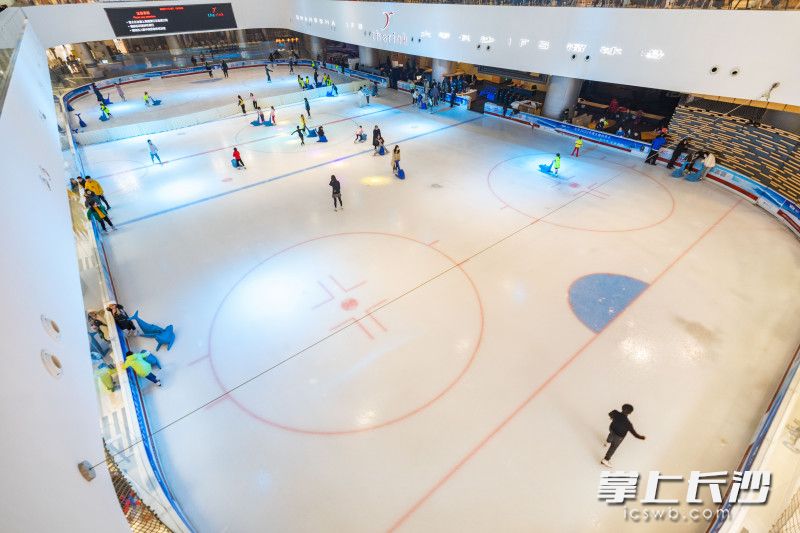 长沙的冰雪运动已逐步走入大众视野。