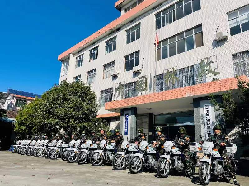 浏阳大围山镇十九名护林员守护48万亩山林。