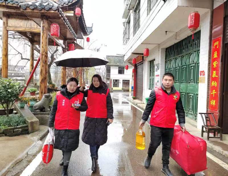 春节前夕，浏阳大围山镇志愿者开展困难群体走访慰问活动