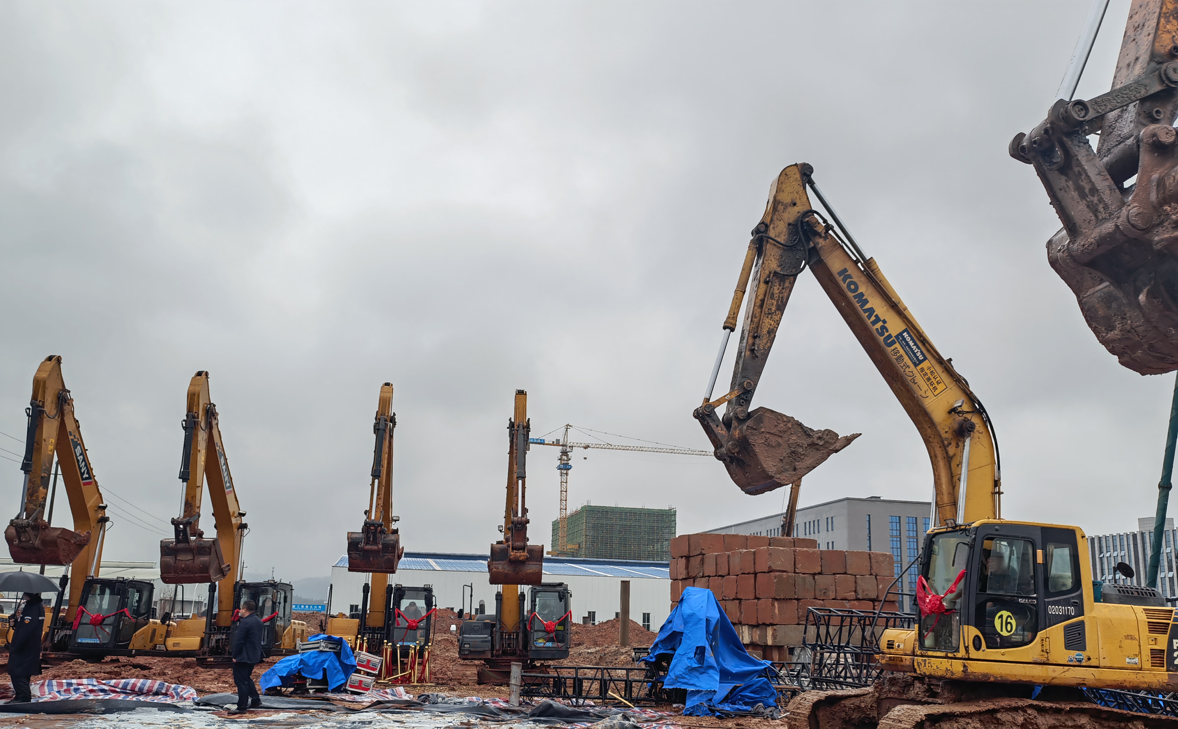 7日，雨花经开区集中开工6个重大产业项目，其中，总投资8亿元、占地面积30亩的先惠智能华中区域总部产业基地项目，将建成中南地区新能源汽车动力总成智能装配线系统集成示范基地。长沙晚报全媒体记者 胡媛媛 摄