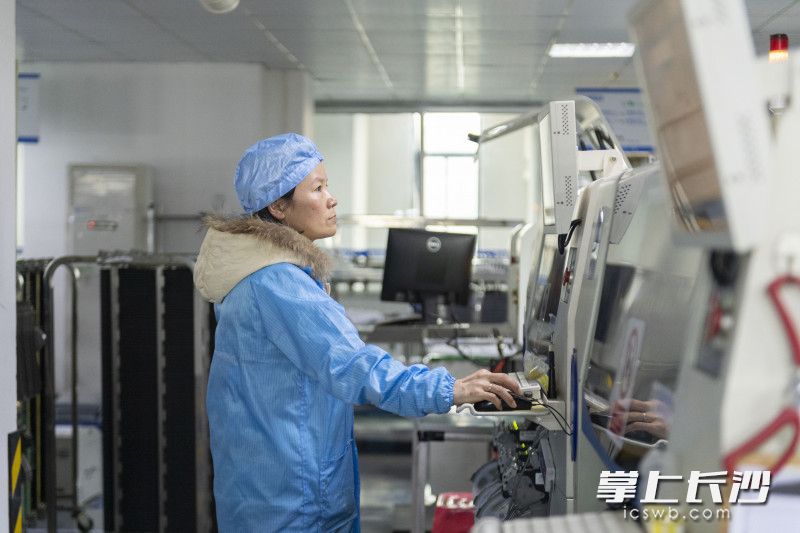 人才和专利技术助推新亚胜光电竞争致胜，做全球爆款产品。长沙晚报全媒体记者 郭雨滴 摄