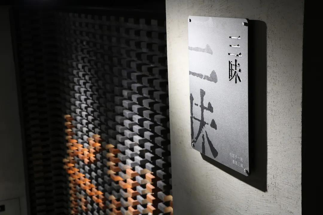 不吝书店自习区——三昧。