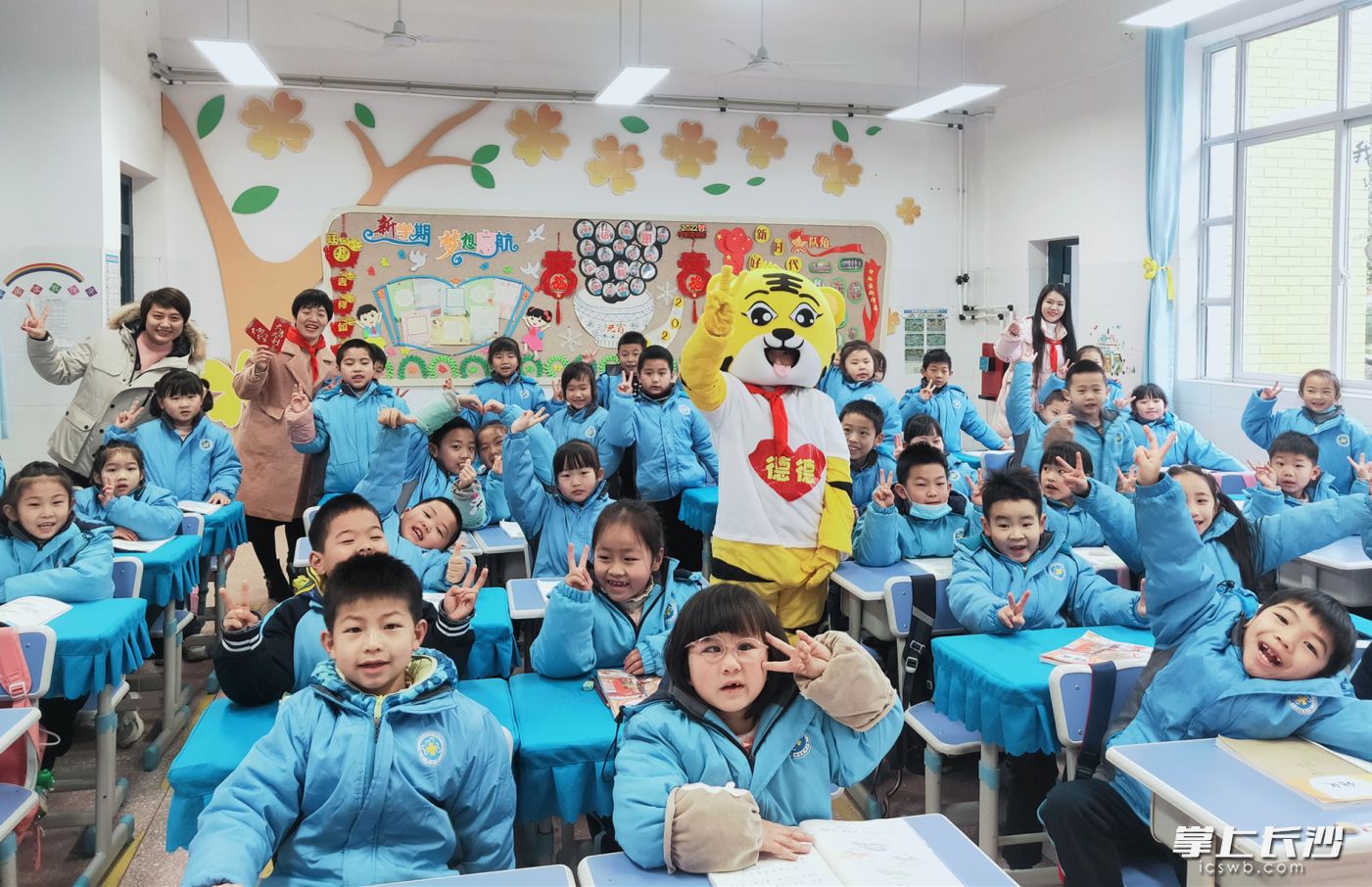 “德德虎”来到我们班，好开心！