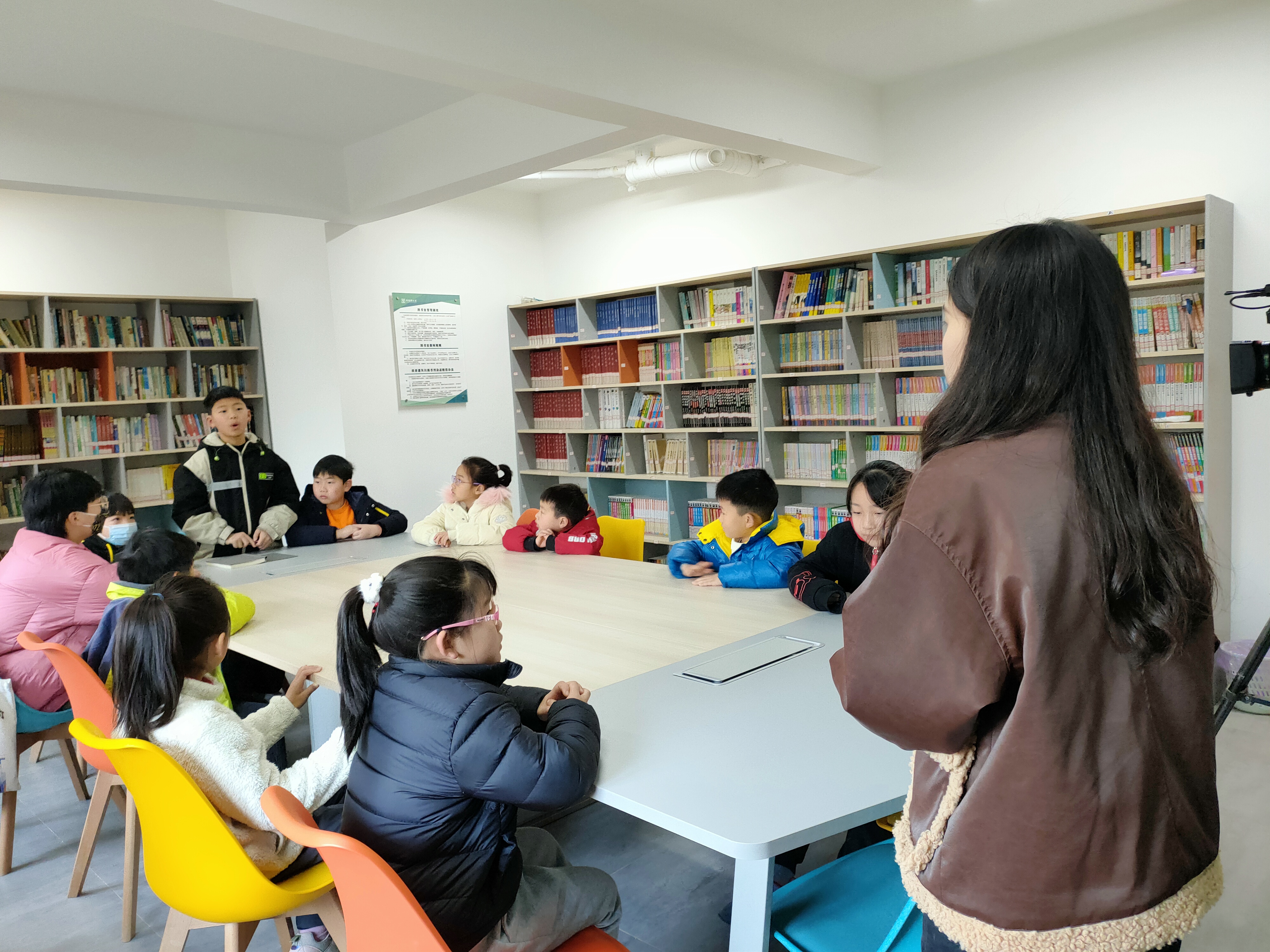 雨花区幸福里社区举行的儿童议事会上，孩子们纷纷阐述建议，为如何预防校园欺凌、怎样提升自我保护能力献策。  长沙晚报全媒体记者 胡媛媛 摄