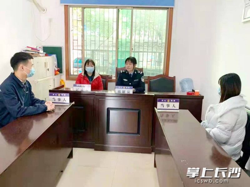 合理运用法、理、情，化解矛盾纠纷。长沙晚报通讯员 孔慧 供图