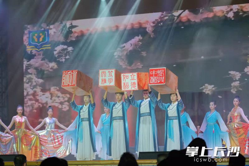 近年来，长沙县坚持把艺体科技教育作为推进学校素质教育的强有力抓手，努力把艺体科技教育渗透于各项活动之中。