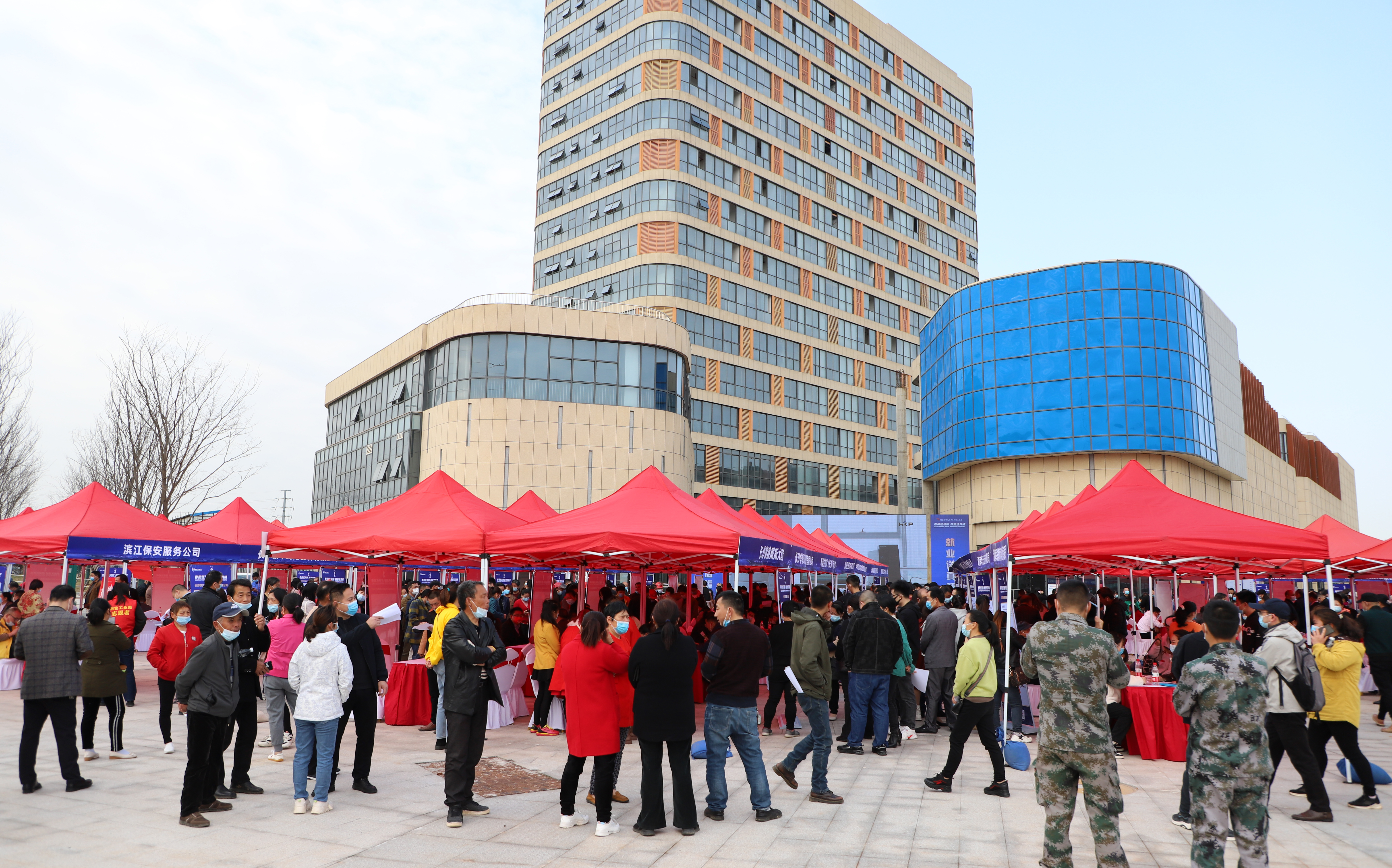 望城经开区铜官工业园“春风行动”专场招聘会隆重举行。通讯员 李俊川 摄