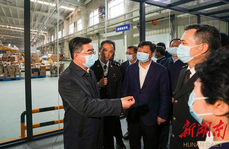 3月17日，张庆伟调研中国邮政长沙国际互换局。