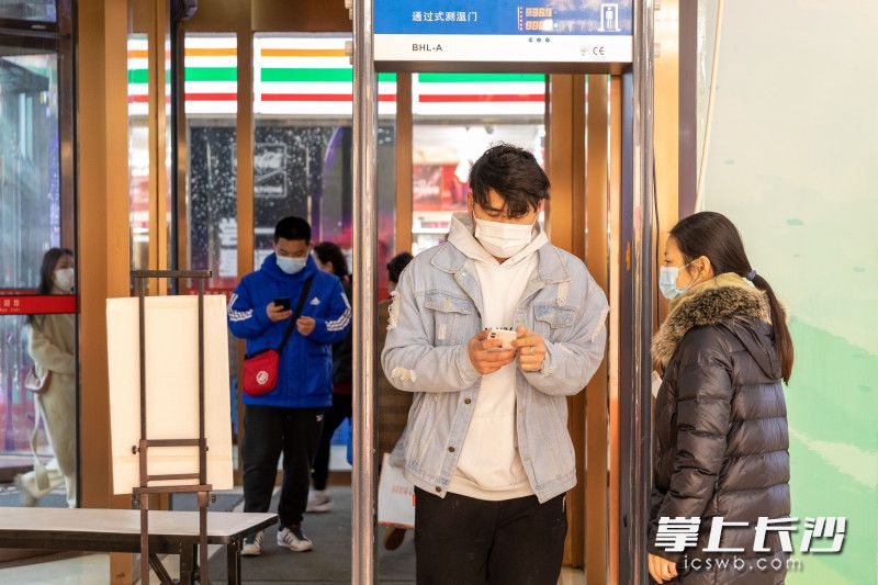 商场加强防控。