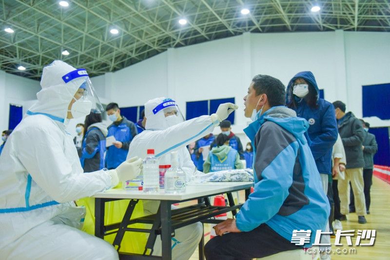 全校3629名师生核酸检测仅用了3.5小时。