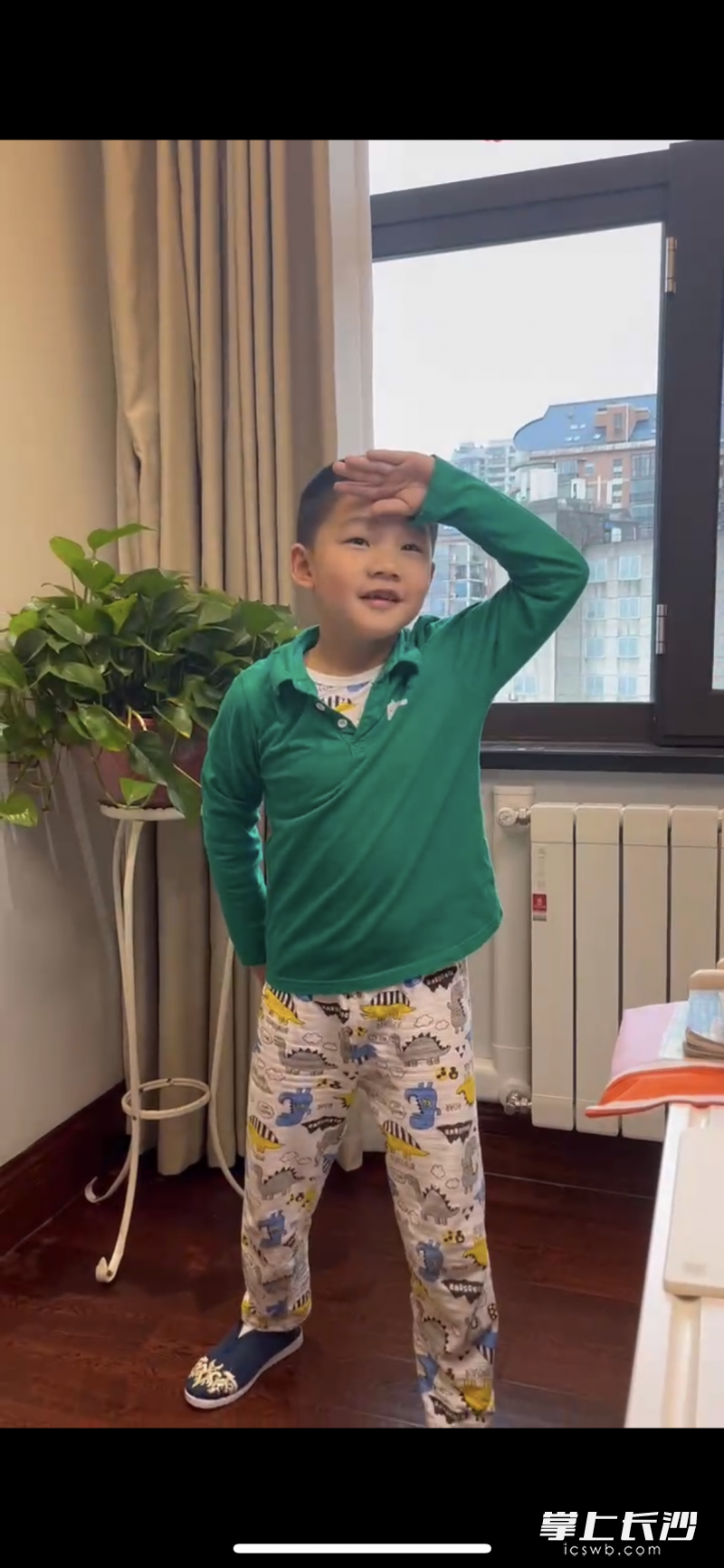 音乐课上，大同小学的孩子随着音律而动，开心快乐。
