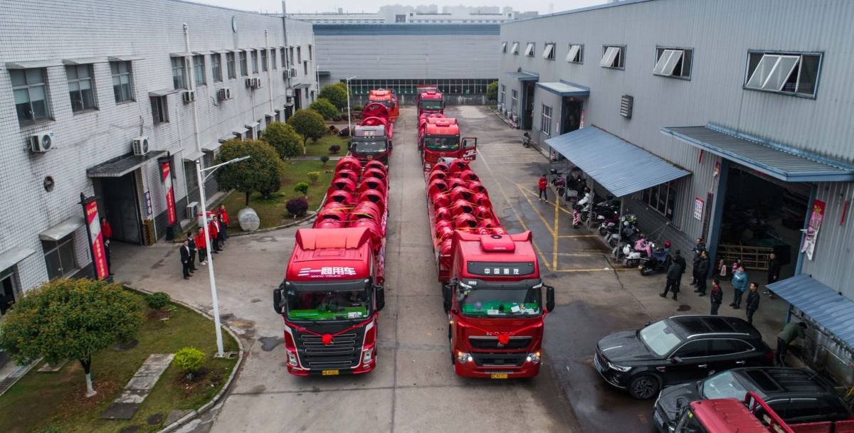 金钻机械6车旋挖钻钻具奔赴海外市场。  均由长沙晚报通讯员 胡欢欢供图