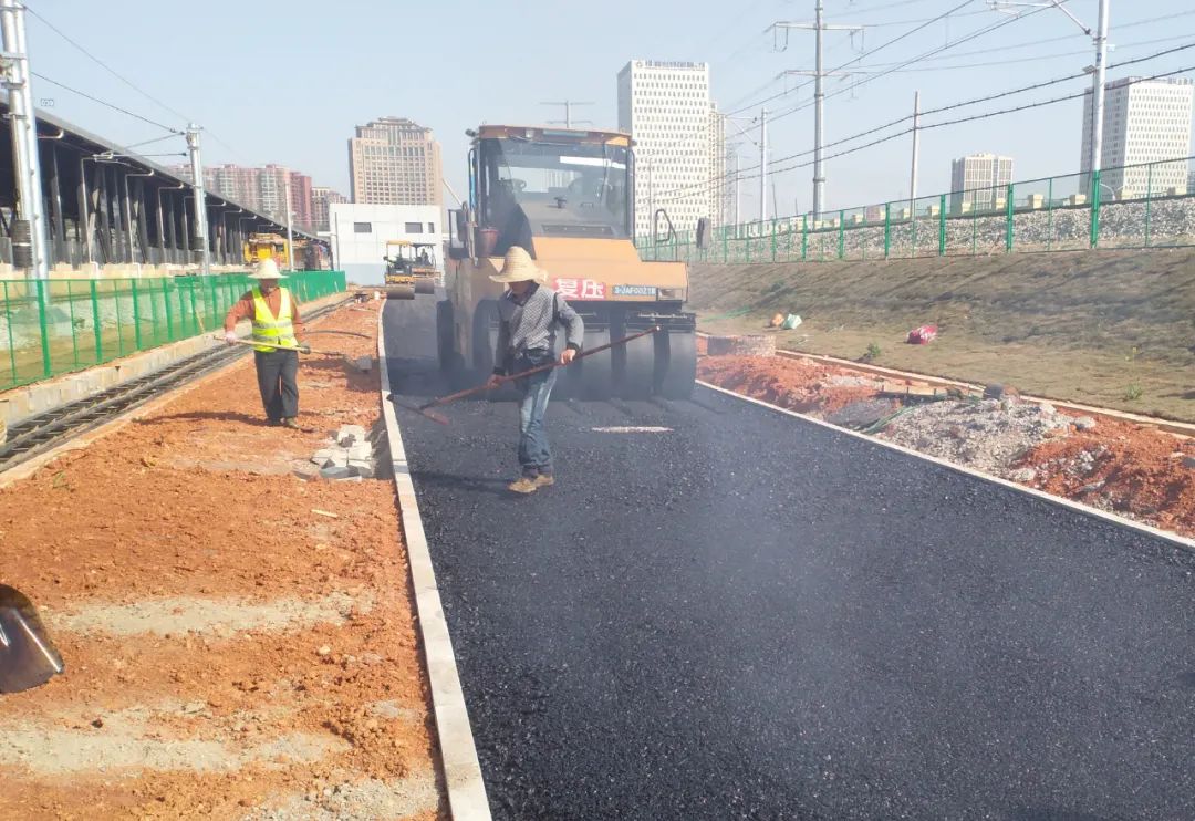 6号线黄梨路车辆段道路施工现场