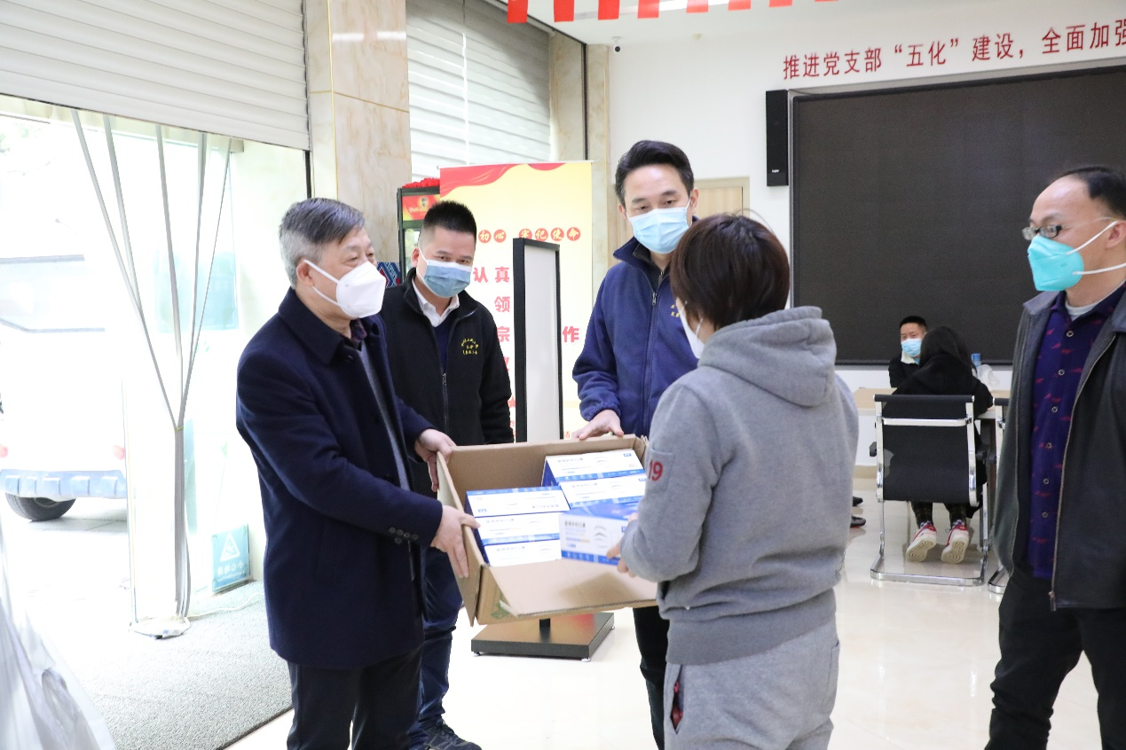 芙蓉区各民主党派成员、新阶联会员捐赠的总价值达12万余元的抗疫物资。
