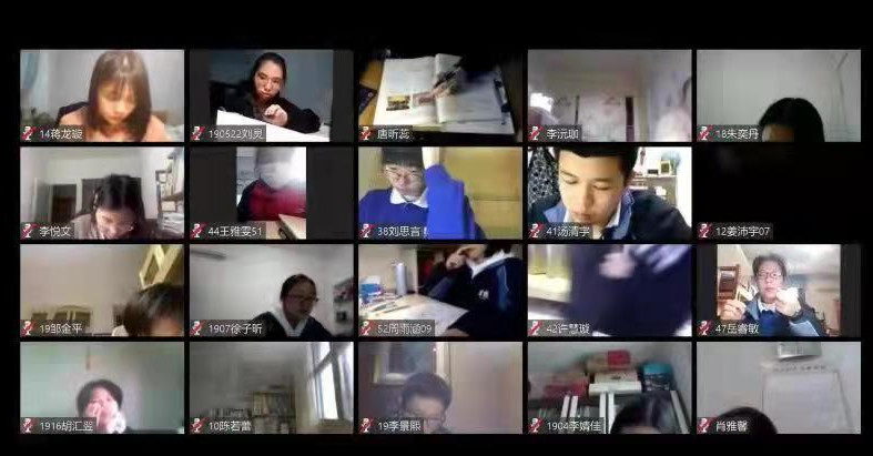 隔离在酒店或家里的同学们正在认真上网课。