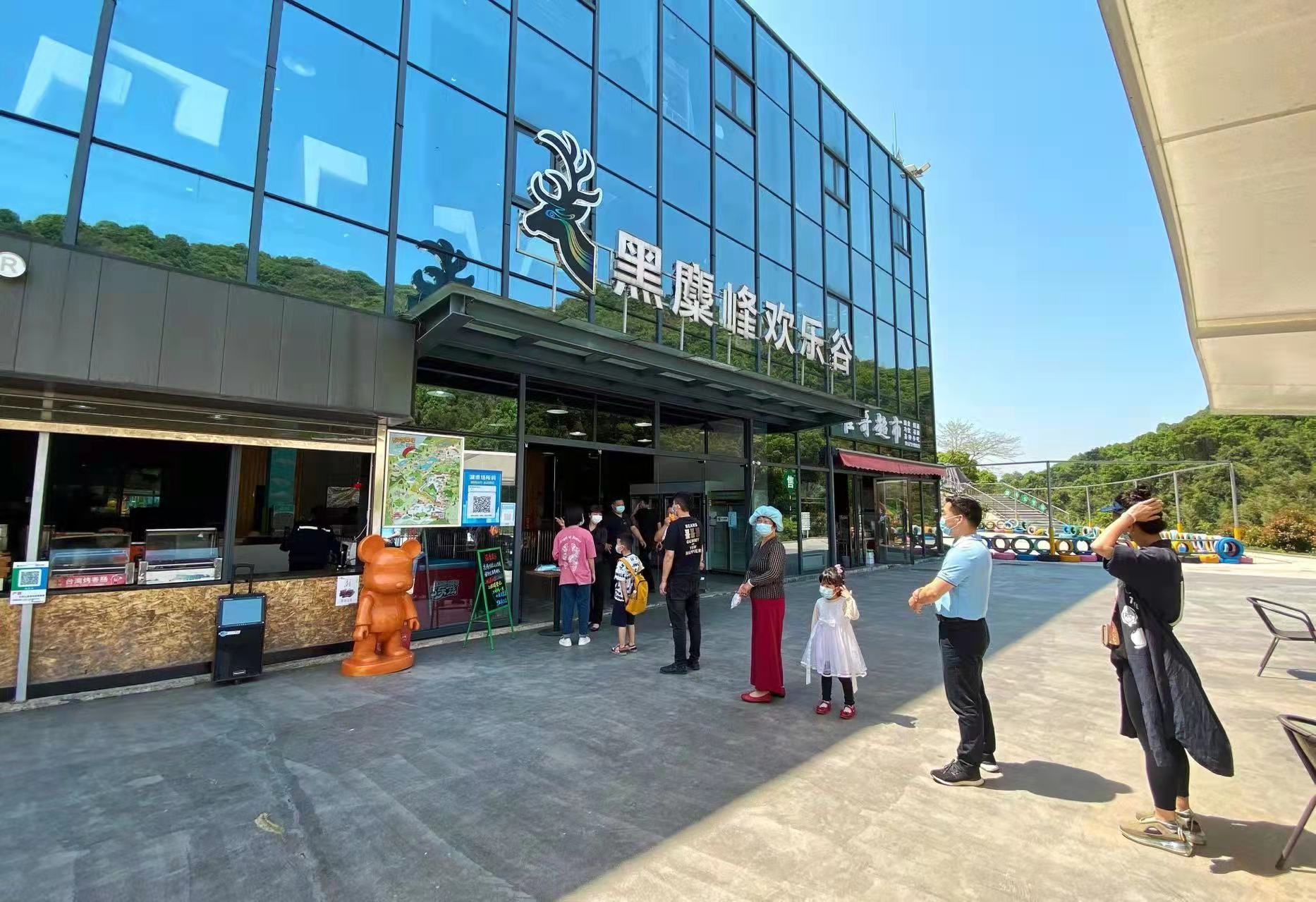 游客朋友有序排队入场。长沙晚报全媒体记者 朱华 摄