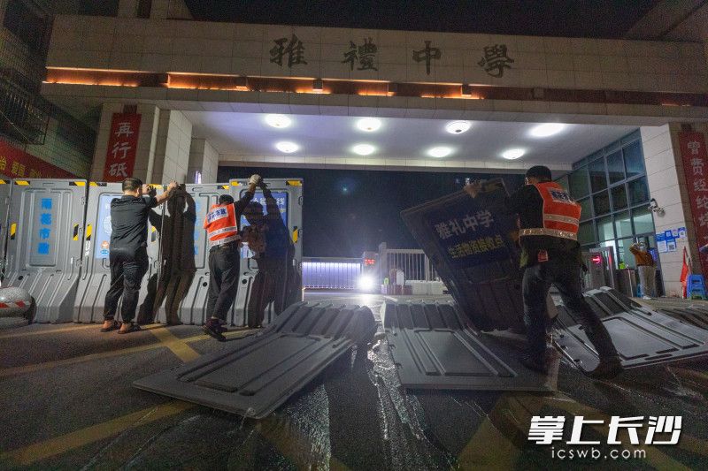 4月9日零时，雅礼中学被调整为低风险地区，同步解除封控区管理。均为长沙晚报全媒体记者 董阳 摄