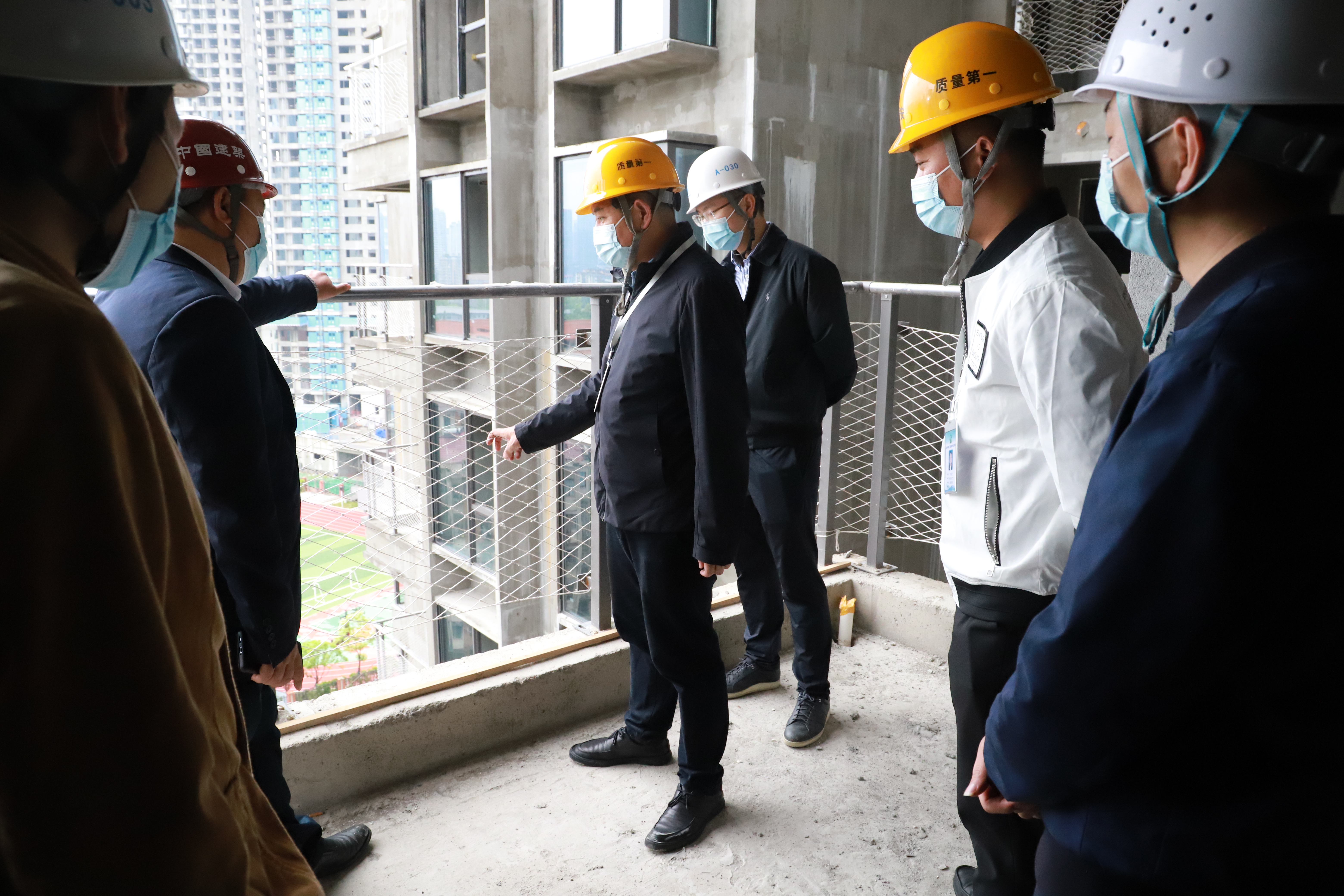 13日，市质安站督查人员对北辰新河三角洲项目D4区施工现场的建筑起重机械、脚手架、临电等进行排查。均为长沙晚报全媒体记者 陈焕明 通讯员 唐小莉 摄影报道