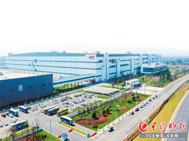 长沙惠科光电仅用14个月便建成一座世界一流超高清面板生产基地。长沙晚报通讯员 李艳玲 供图