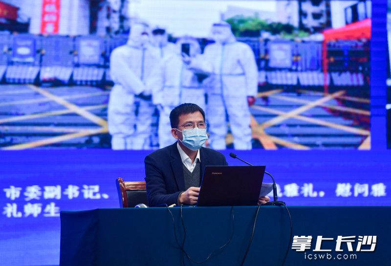 王旭以《春天里，以“我在”的姿态砥砺成长》为题，给同学们上了“复学第一课”。